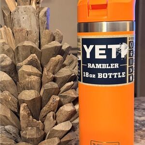 YETI Rambler 18 oz Bottle - Retired King Crab Orange
